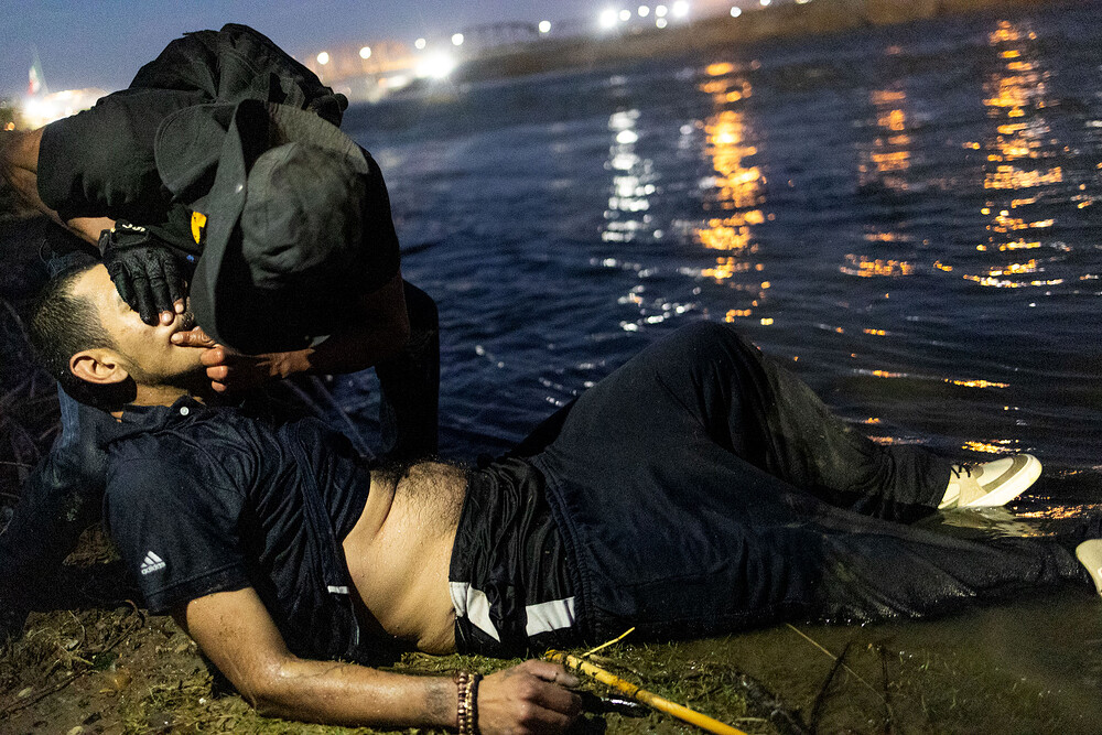 Migrants Attempt To Cross The Rio Grande to Reach the U.S Migrants Attempt To Cross The Rio Grande to Reach the U.S